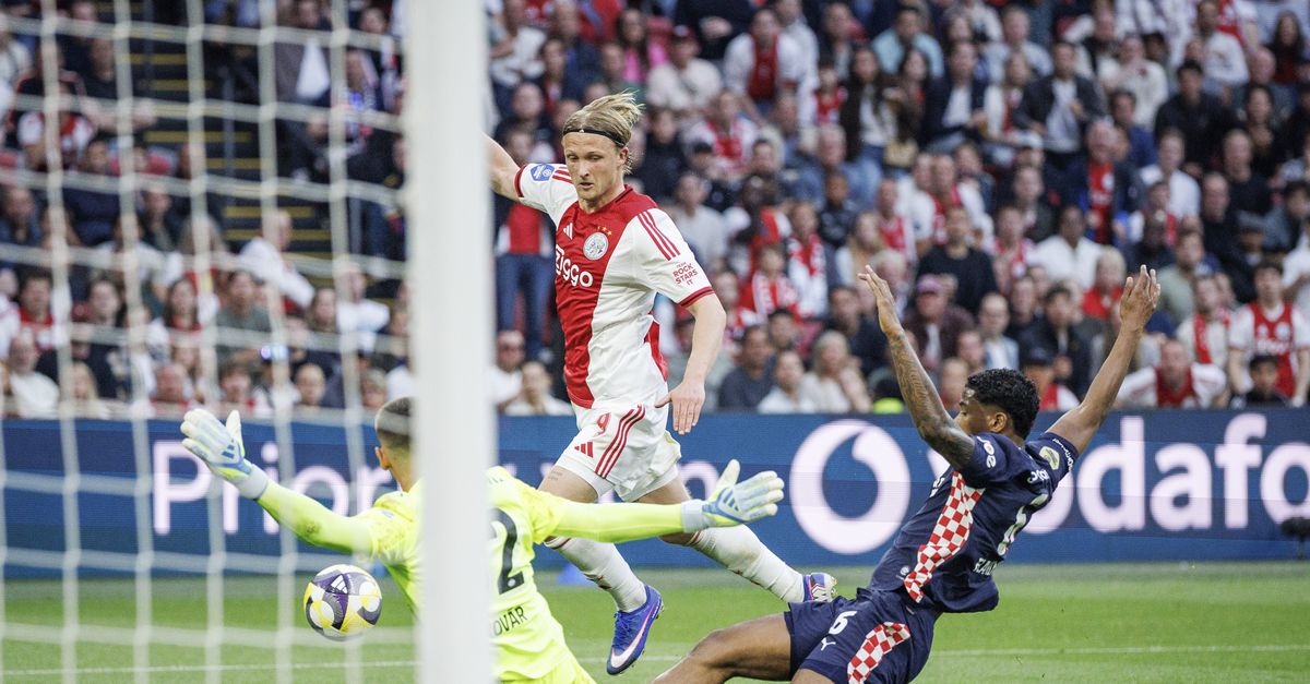 Dolberg flitst tegen PSV, maar Ajax lijkt afscheid te nemen
