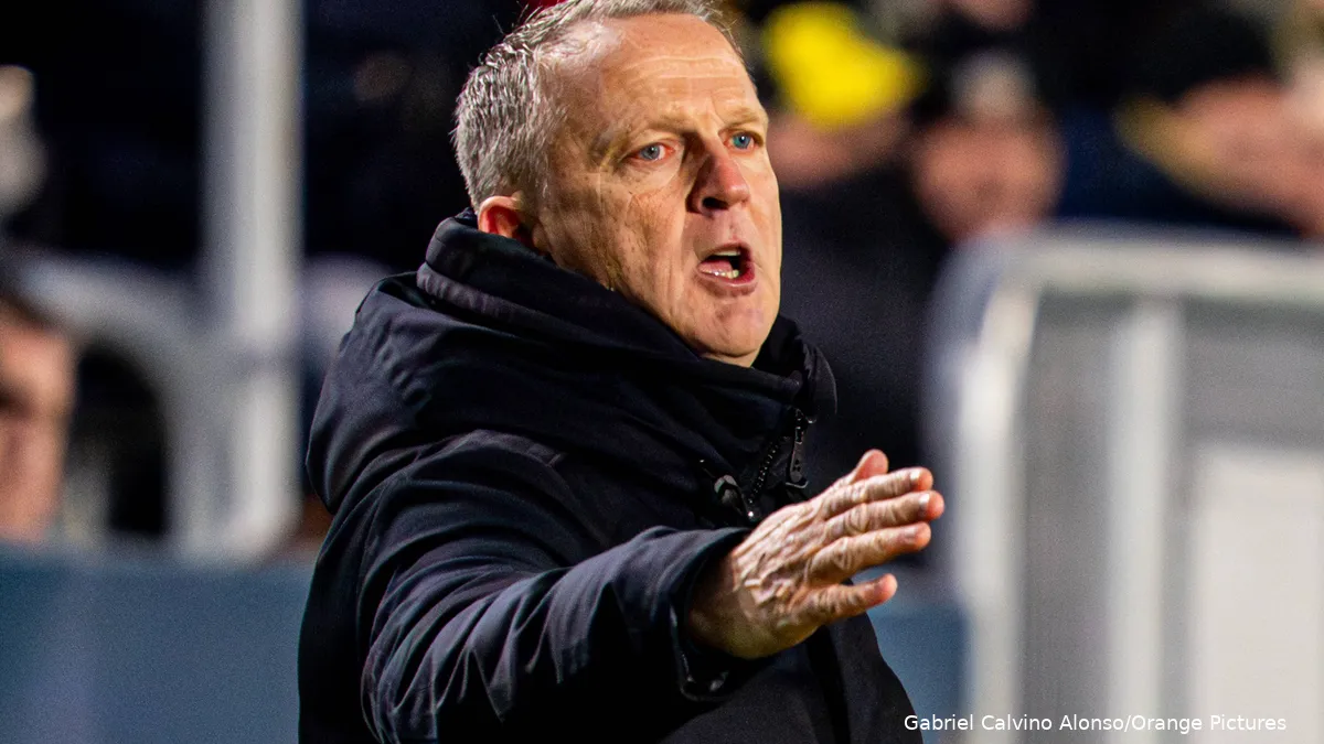 FC Twente grijpt naast derde plek na late tegentreffer tegen AZ