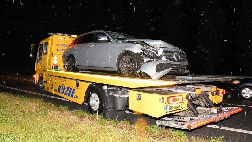 Mercedes beschadigd na ongeval op A58 bij Goes