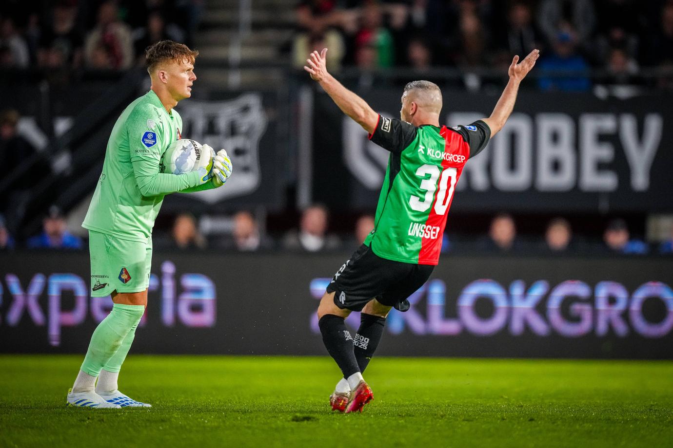 Voetbalfans woest op gedrag Koeman junior tijdens NEC - Telstar